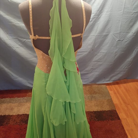 Bright Green Smooth Ballroom - Picture 4 of 7